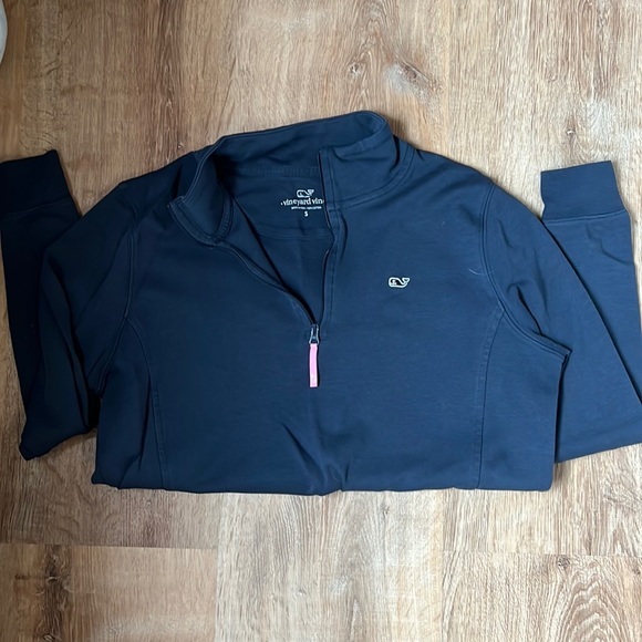 Vineyard Vines 1/4 Zip - Picture 1 of 2